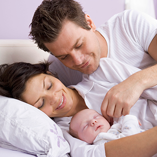 padres con bebé en FertilT