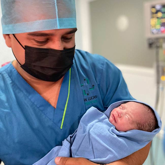 Trabajando en parto en Clínica de Fertilidad